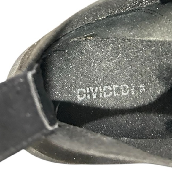 Divided black round toe lug sole faux suede booties pull tab size 7 - Picture 7 of 10